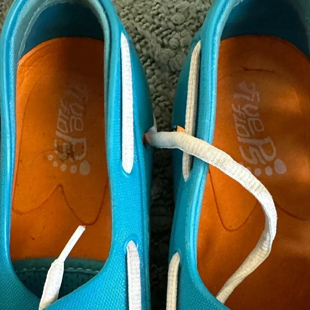 Five Flops blue water shoes men’s size small 6-7 summer athletic casual
